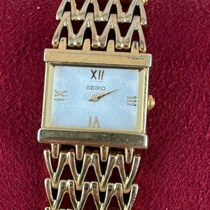 Vintage Seiko Gold Tone Watch with Bright Polish Gold Mesh Bracelet